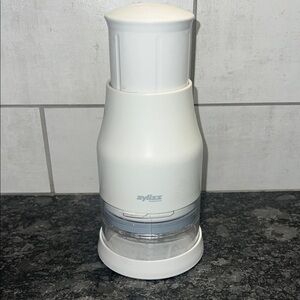 White Zyliss Food Chopper